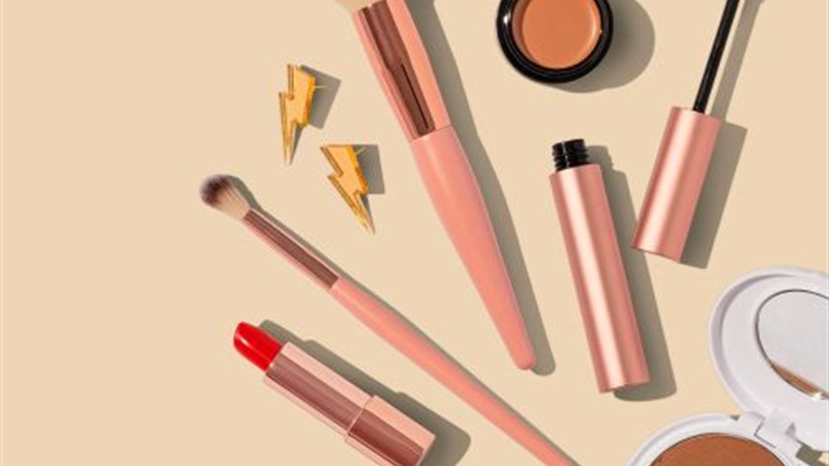 Do cosmetic products need to be reported under Phase 1 of the Federal Plastics Registry?